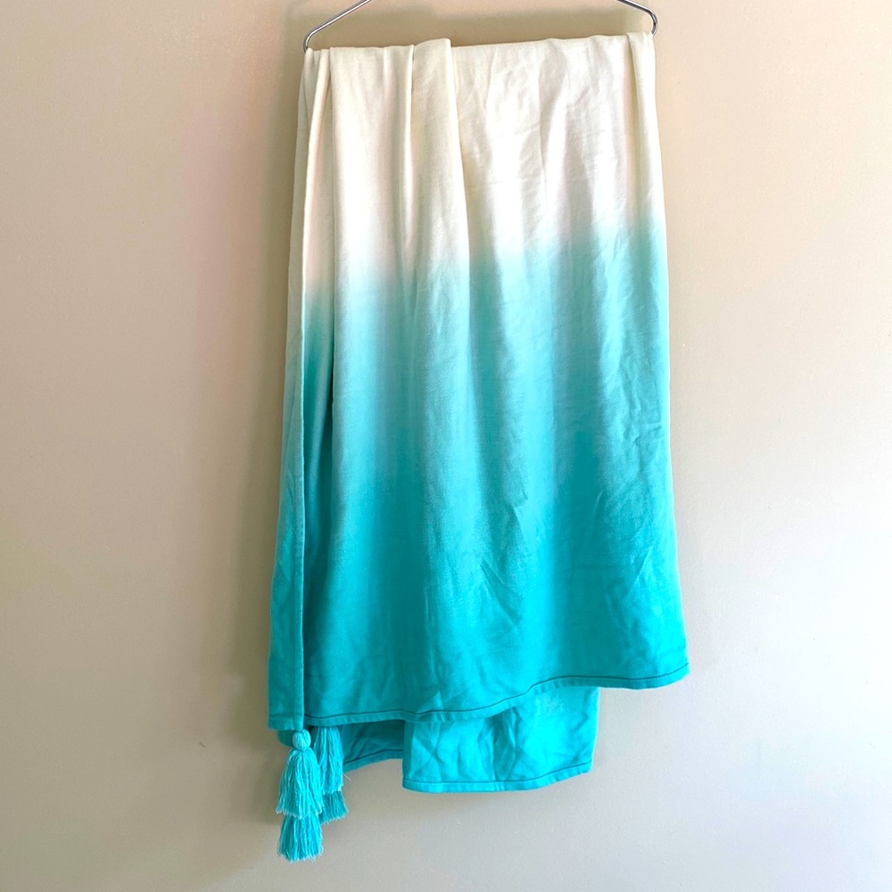 BN blanket POTTERY BARN TEEN ombré throw blanket 50x60 aqua with tassels